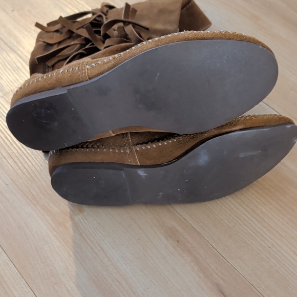 Minnetonka Brown Fringe Lace Up Boots - Picture 5 of 8